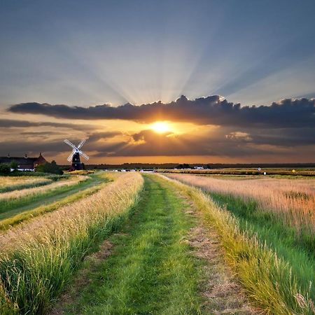 Superb Stokesby Barn Apartment - Norfolk Broads & Norwich Eksteriør billede