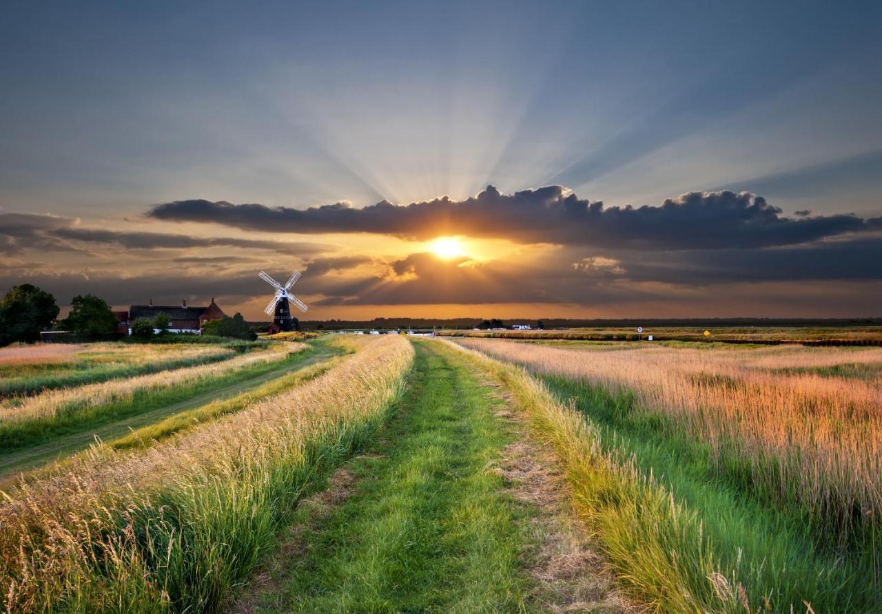 Superb Stokesby Barn Apartment - Norfolk Broads & Norwich Eksteriør billede